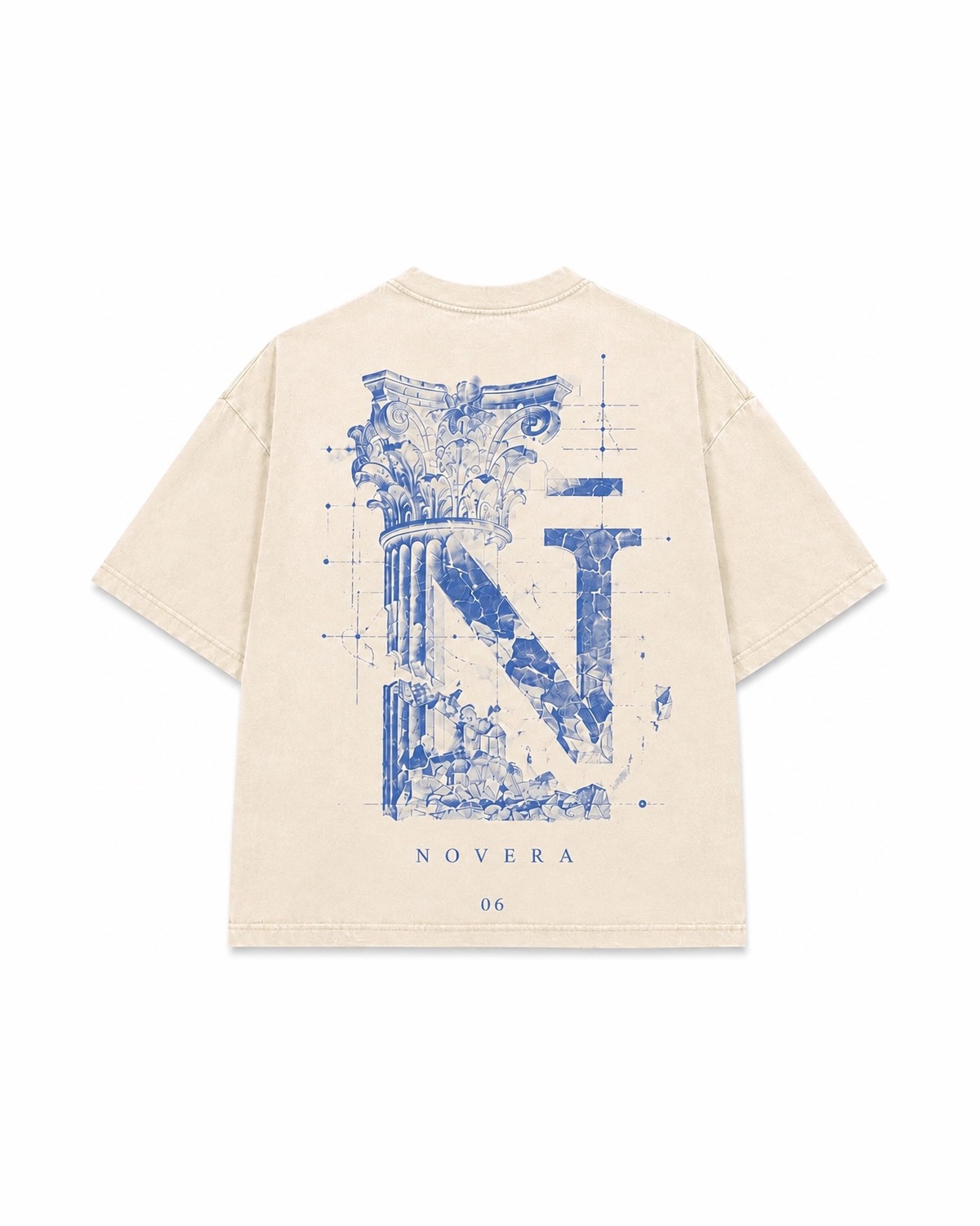 Retro della t-shirt crema NOVERA Cerulean Ruin con capitello e lettera N blu